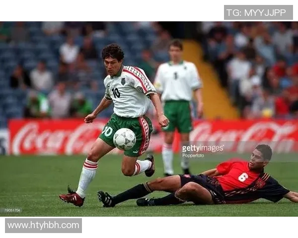 当足球球星的老婆走上绿茵场展现她们的速度与激情 当足球球星的老婆走上绿茵场展现她们的速度与激情