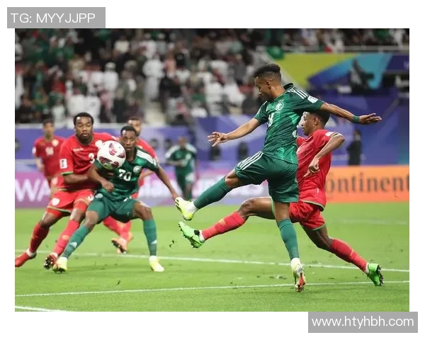 足球巨星们的办公室生活揭秘：从绿茵场到职场，明星球员的另一面